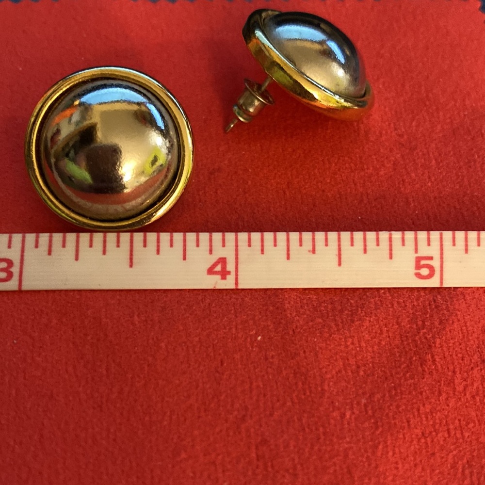 Button style silver and gold tone earrings - Picture 4 of 4